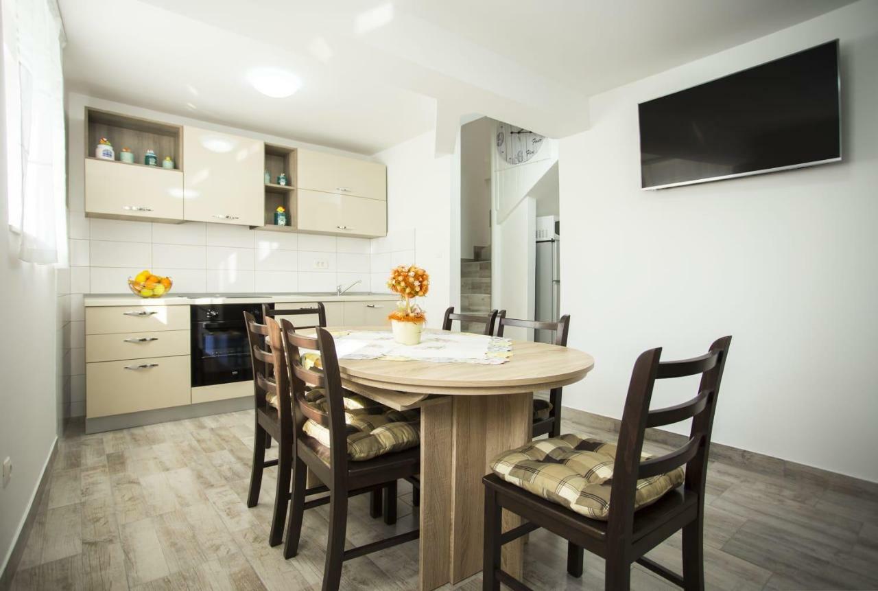 Apartman Leona Kaštela Exteriér fotografie